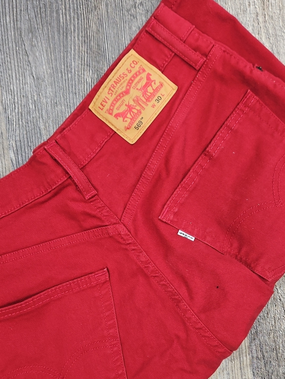 Mens Levis Brick Red Shorts Size 30